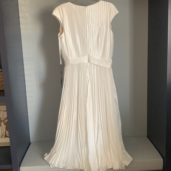 Max Duggal IEENA Pleated Cap Sleeve Satin Midi Gown White Size 10 NWT - Picture 12 of 12